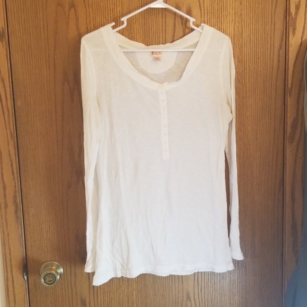 Long, white, scoop neck long-sleeve shirt